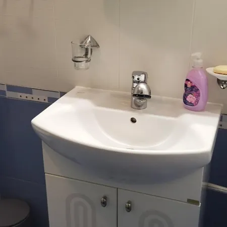 къща ,,велбъжд,, *
